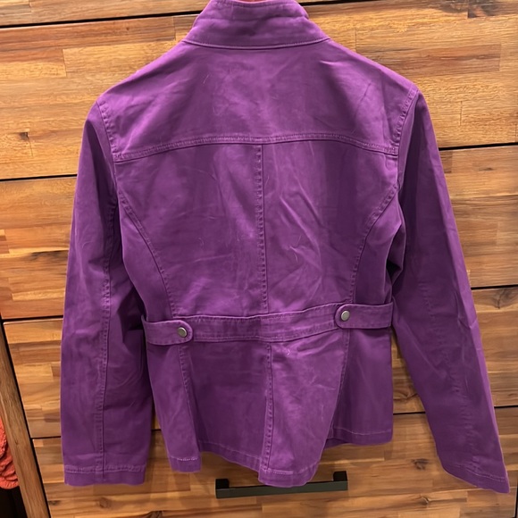 Size small jacket - Picture 2 of 3